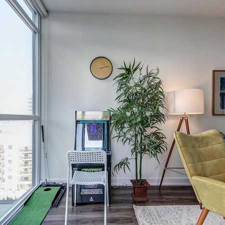 The Benetton Suite - Square One 1 Bedroom + Den + 1 Parking Mississauga Dış mekan fotoğraf