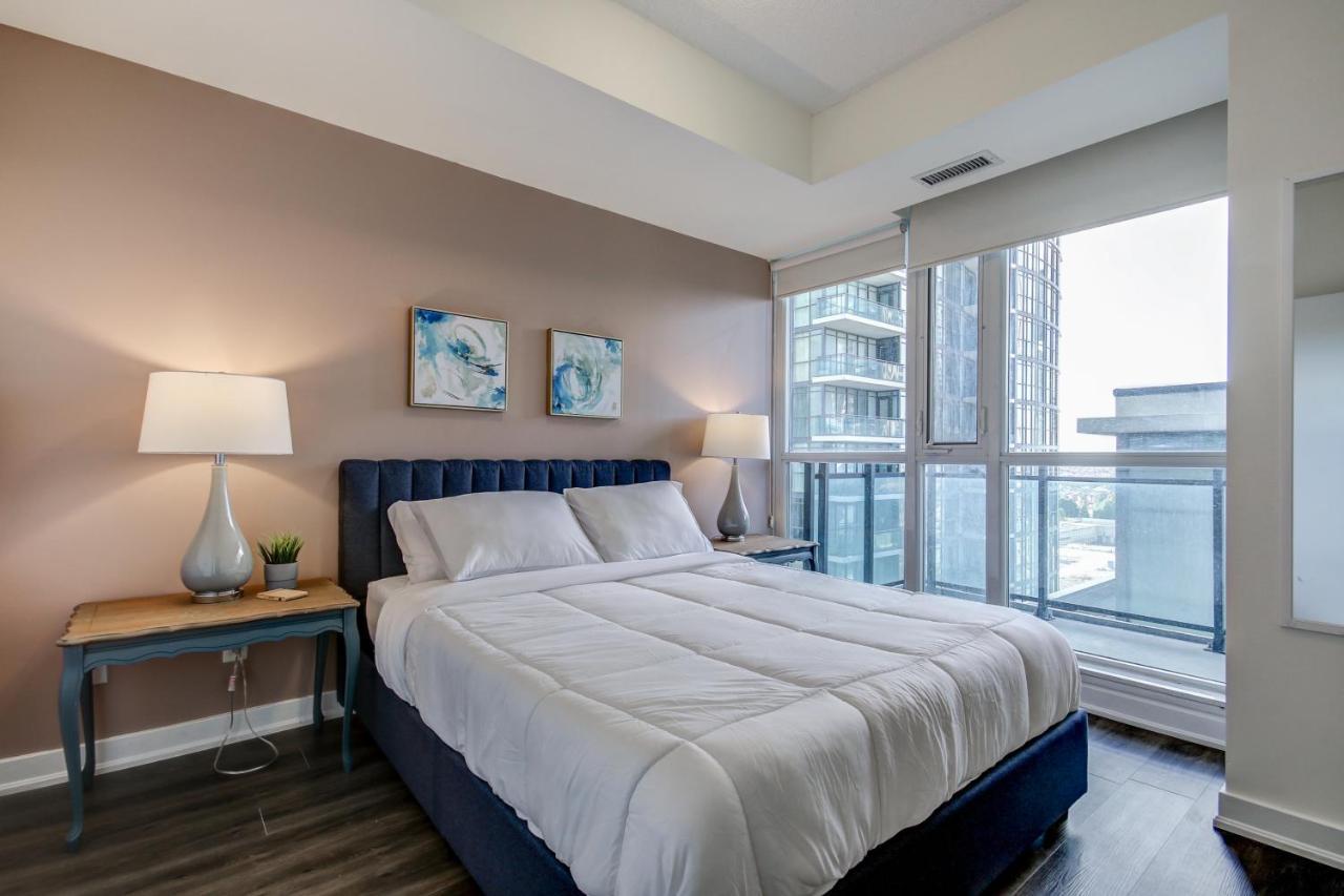 The Benetton Suite - Square One 1 Bedroom + Den + 1 Parking Mississauga Dış mekan fotoğraf